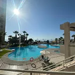 Departamento Familiar Con Balcones Y Vista Al Mar